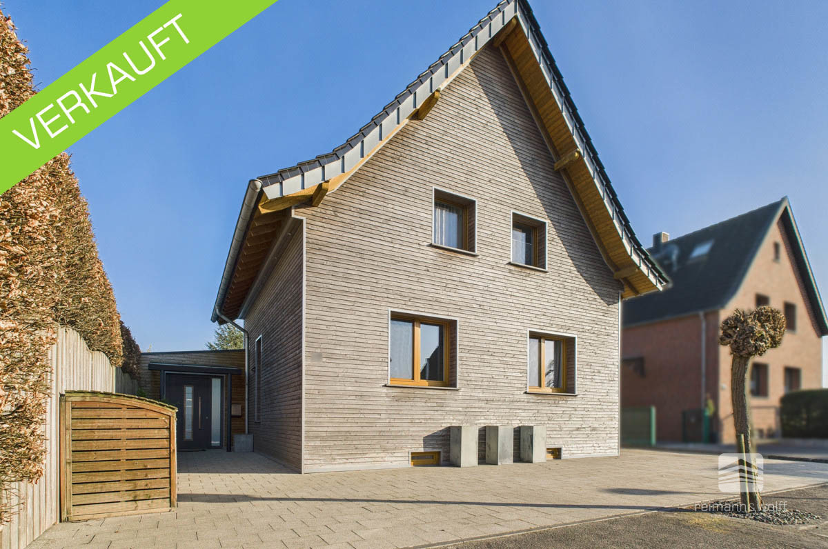 VERKAUFT<br>Heinsberg-Kirchhoven<br>Modernisiertes Zuhause voller Licht und Leben.”