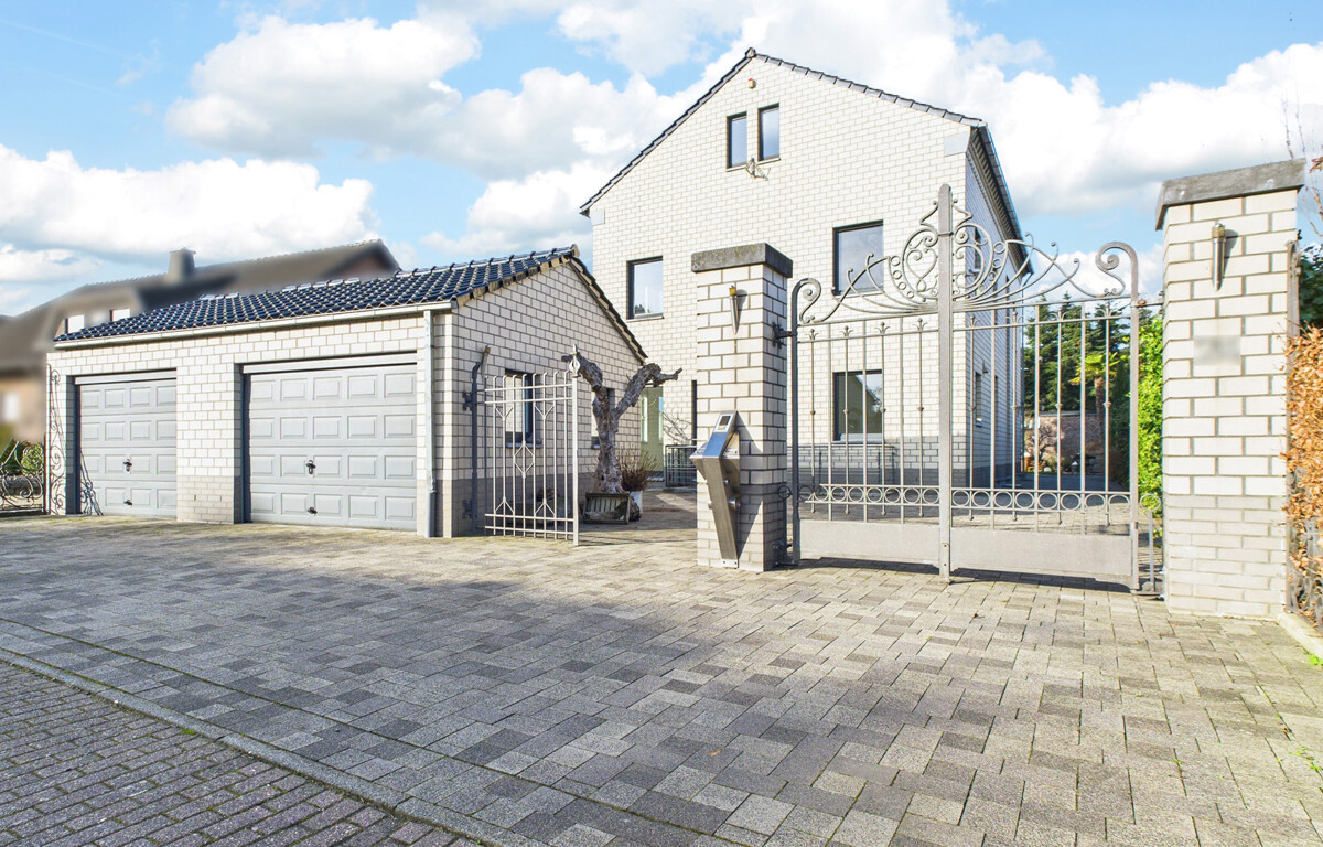 REIMANN&WOLFF Waldfeucht: Architektur pur. Exklusives Wohnjuwel mit Einliegerwohnung.