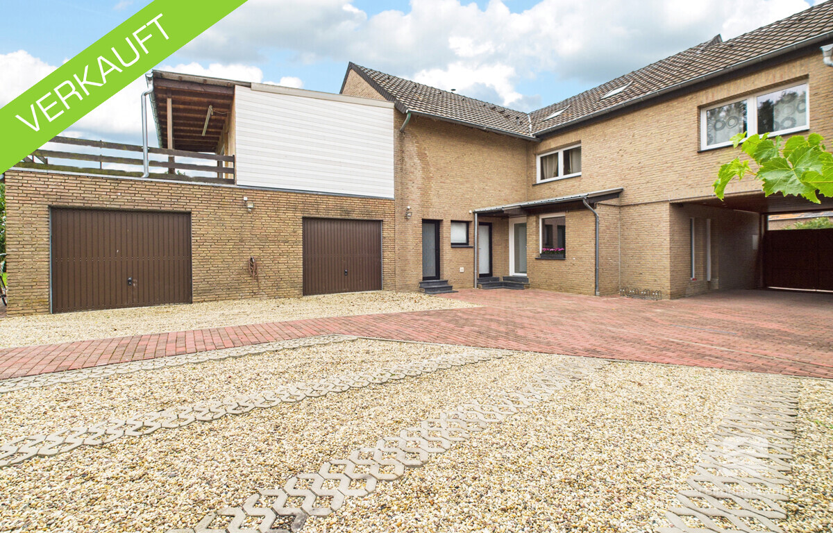 VERKAUFT Waldfeucht-Löcken: Stilvoll. Saniert. Hofanwesen mit zwei Wohneinheiten.